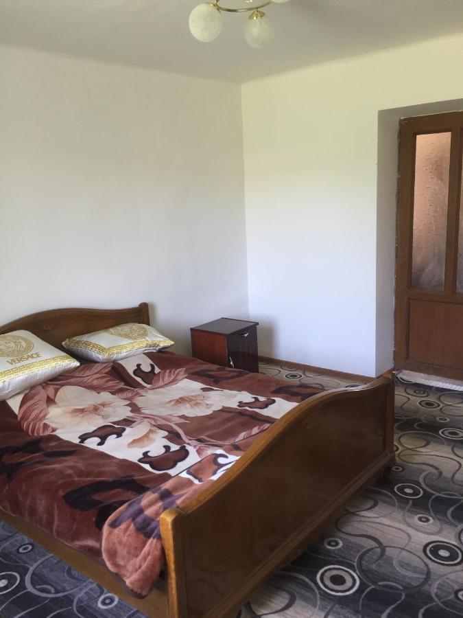 Friend'S House Rooms Near Airport Ghukasavan エクステリア 写真
