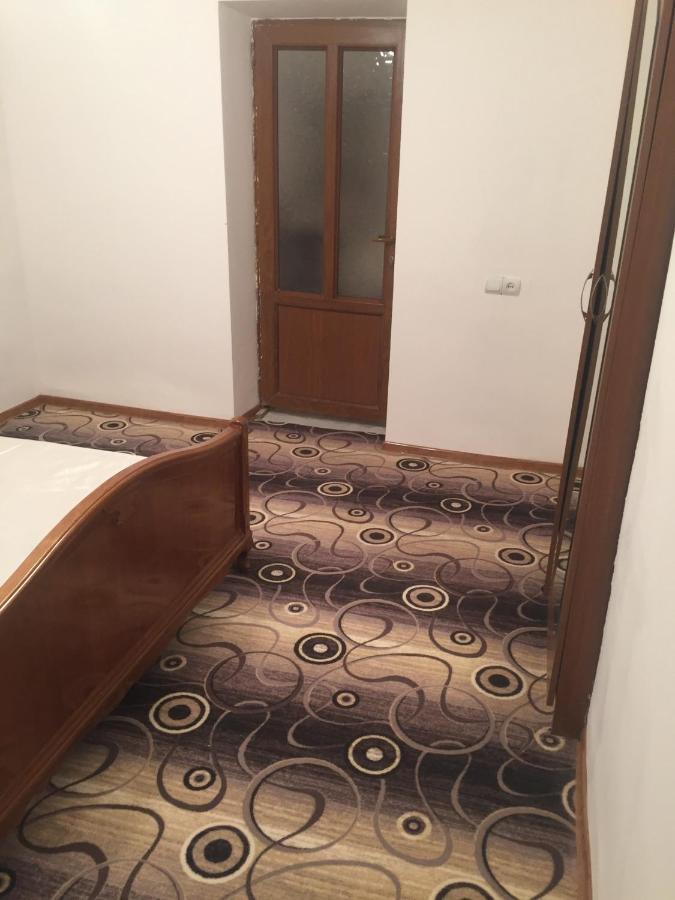 Friend'S House Rooms Near Airport Ghukasavan エクステリア 写真