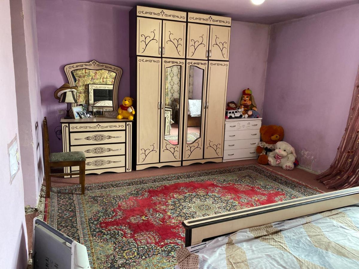 Friend'S House Rooms Near Airport Ghukasavan エクステリア 写真