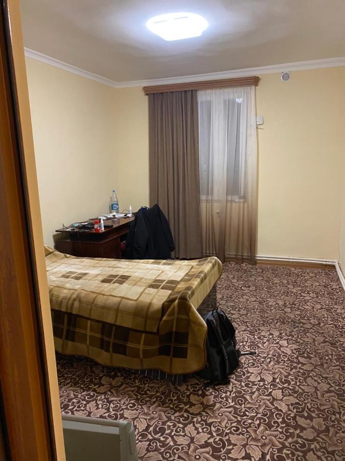 Friend'S House Rooms Near Airport Ghukasavan エクステリア 写真